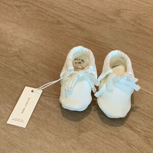 NWT Quincy Mae infant bootie/slippers size 0-3M- cream - BONUS NWT socks